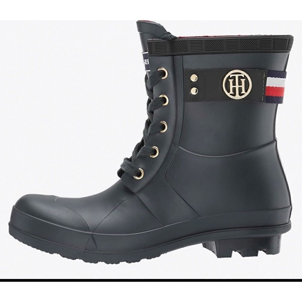 Tommy Hilfiger Women's Trineti Snow Boot Size 8